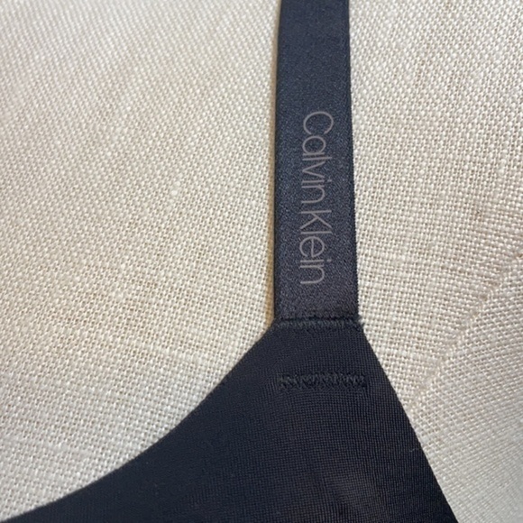 Calvin Klein Invisible jerseys soft cup bra black Sz Large - Picture 2 of 4